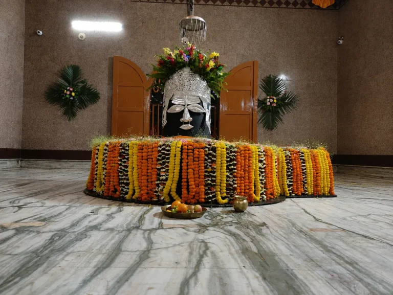 Indradamneshwar Mahadev Shivling 768x577